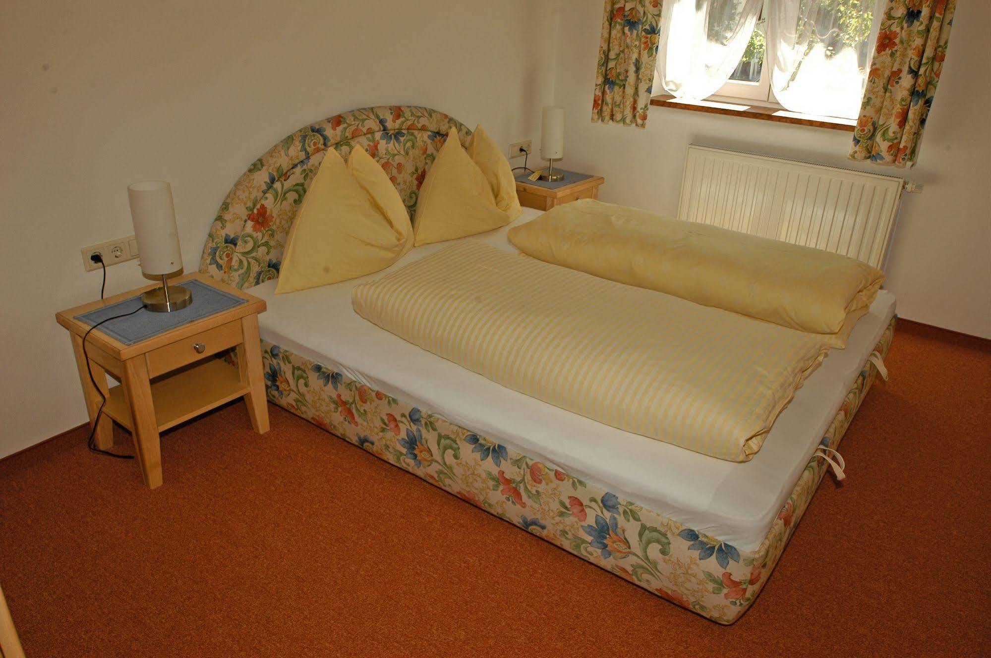 Haus Katharina, Summercard Included Kaprun Zewnętrze zdjęcie